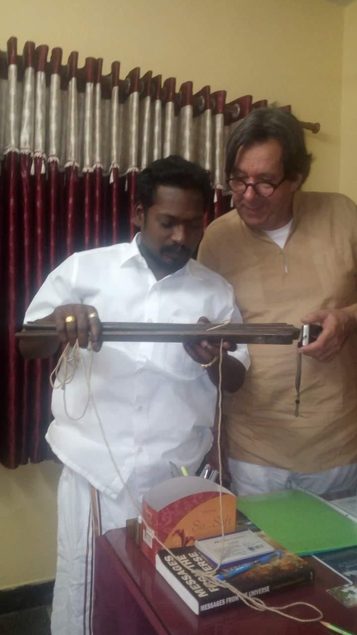 Guruji B.S. Vignesh Swamy showing a palm-leaf manuscript to an international seeker
